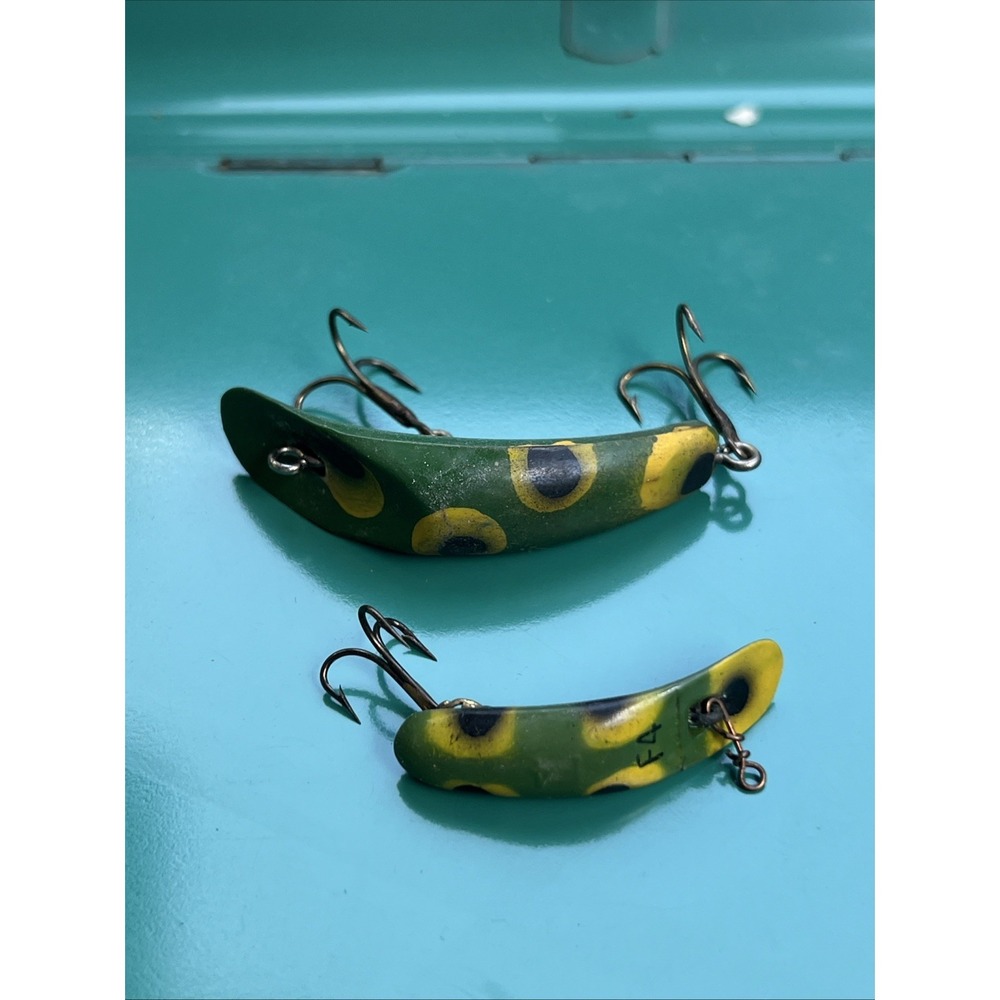 Vintage T-4, F-4 set Flatfish Antique Fishing Lure Tackle Frog Pattern